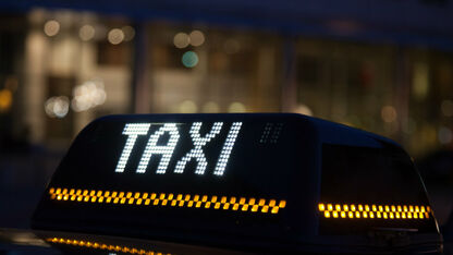 Topwip: Het avontuurtje op de achterbank van de taxi
