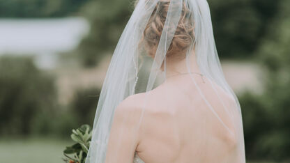 Zus van bruid (29) ging vreemd met haar ex: “Nu wil ze hem meenemen naar mijn bruiloft”
