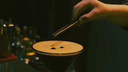 De EsMa: waar komt de Espresso Martini eigenlijk vandaan?